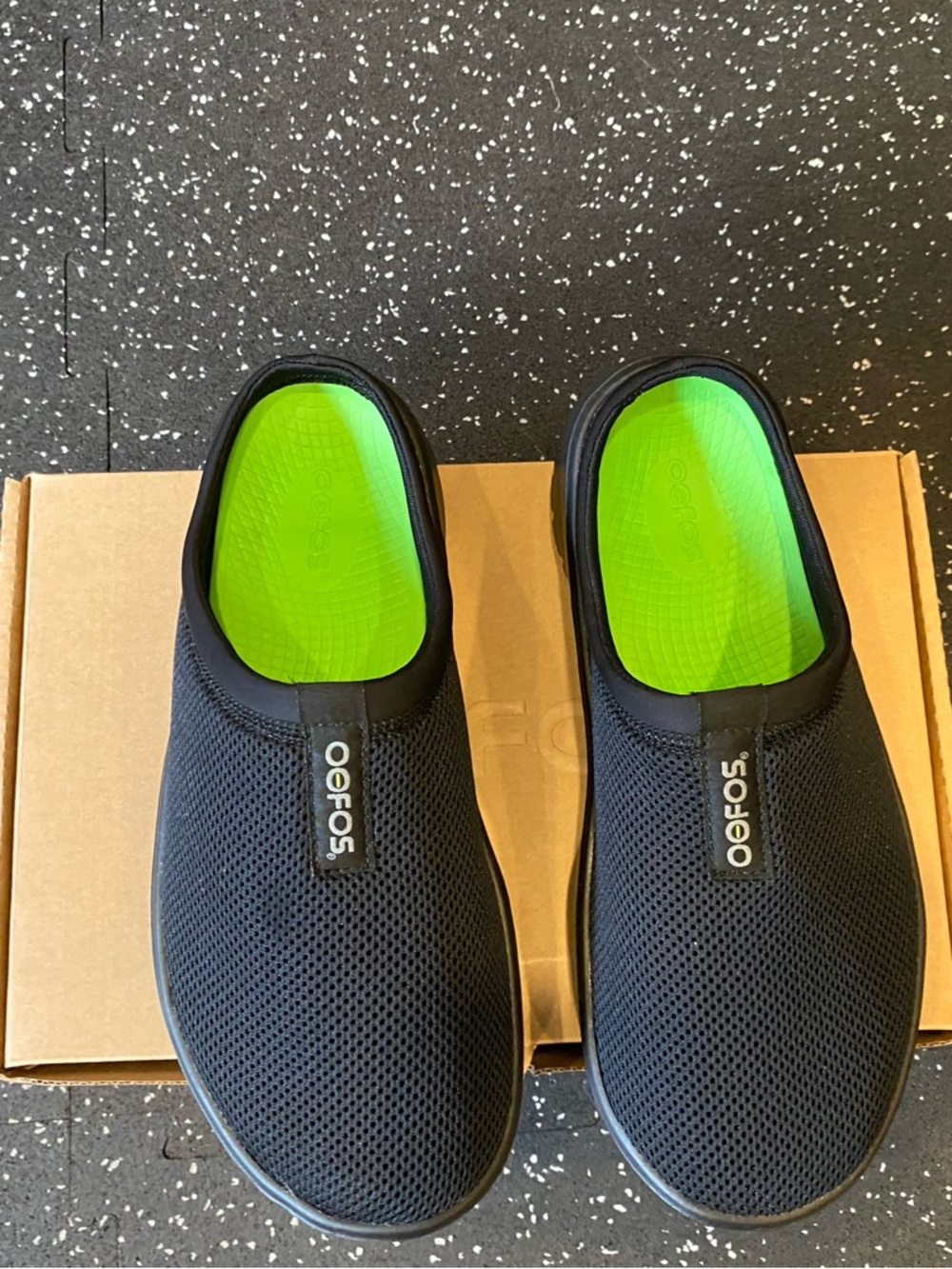 OOFOS brand new Women's Black Slip-On Athletic Recovery Shoes 9.5w